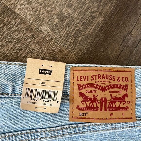 Levi's 501 Distressed Denim Shorts- Size 24W - Picture 4 of 7